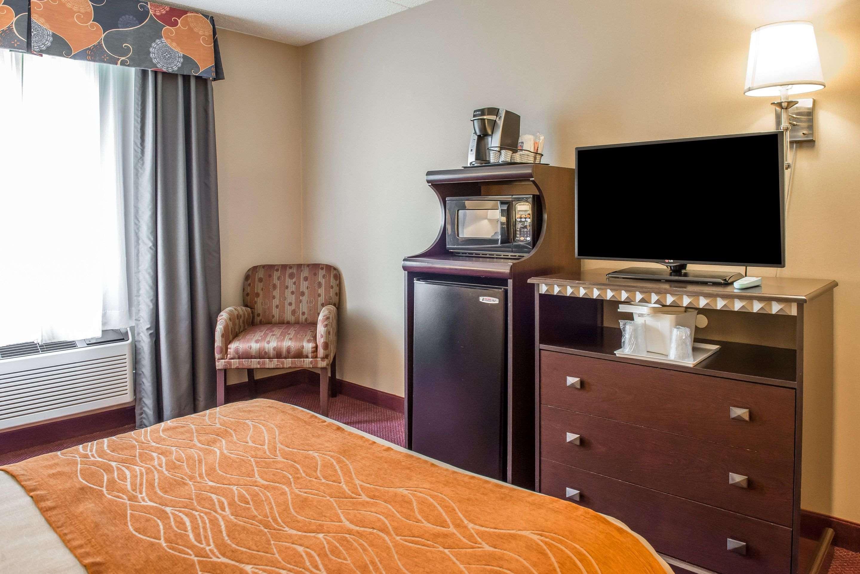 Wingate By Wyndham Pittsburgh New Stanton Hotel Exterior foto